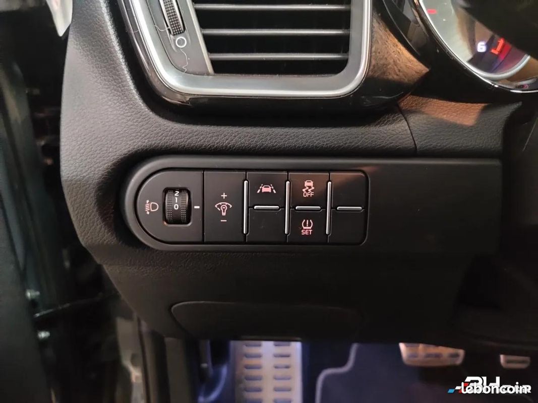 Kia Xceed 1.6 CRDI 136 ch DESIGN DCT7 (image 16)