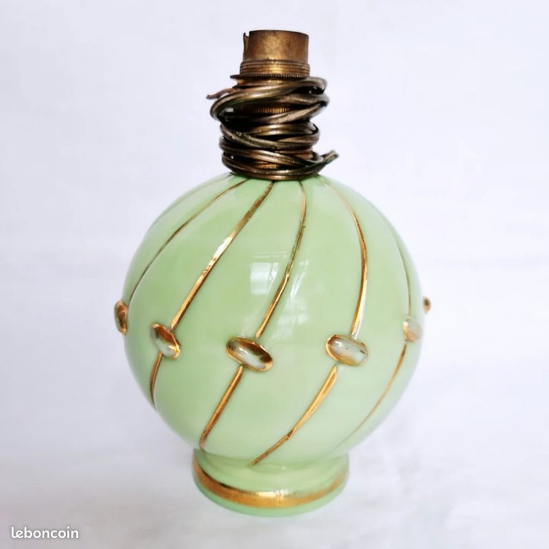 Paire De Clips Vintage - Métal Doré Avec Demi-boule Verte En Verre - Occasion Bel état