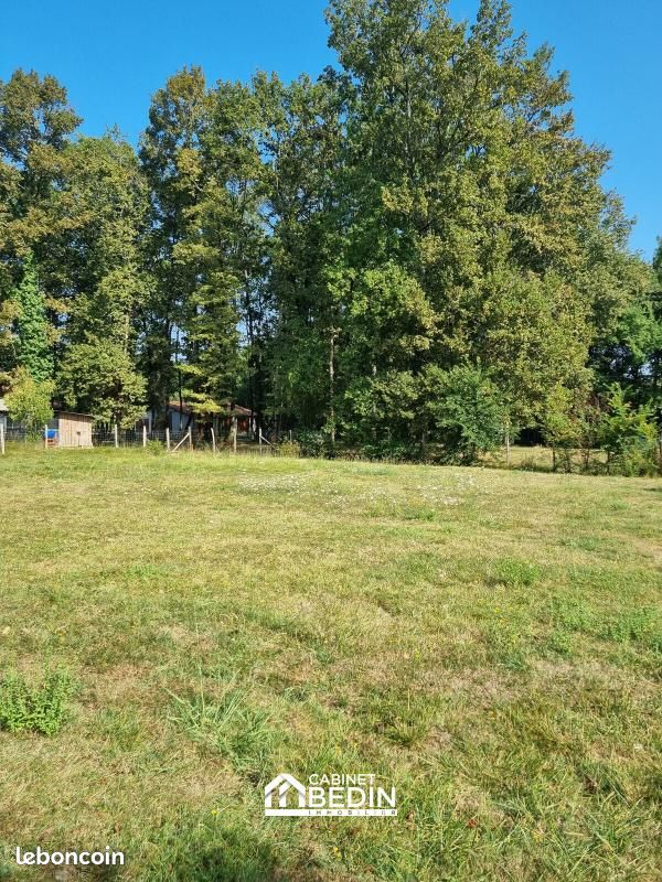 Terrain 1297 m² · à Roaillan · 123 400 €