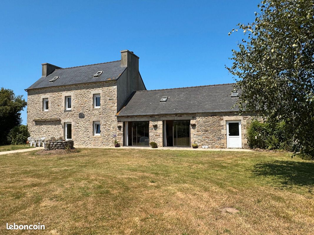 Maison 8 pièces 136 m² · à Lanarvily · 136 m² · 271 000 €