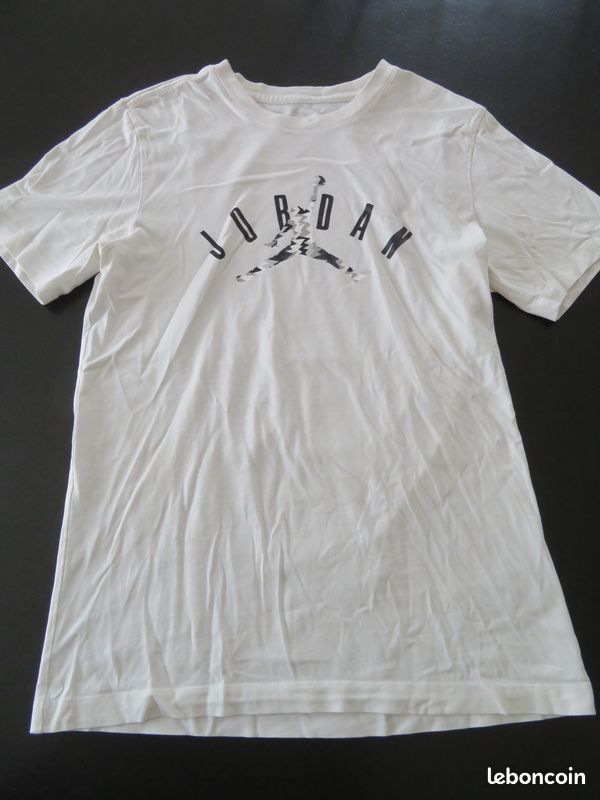 T-shirt air jordan blanc en taille S (très bon état) Vêtements