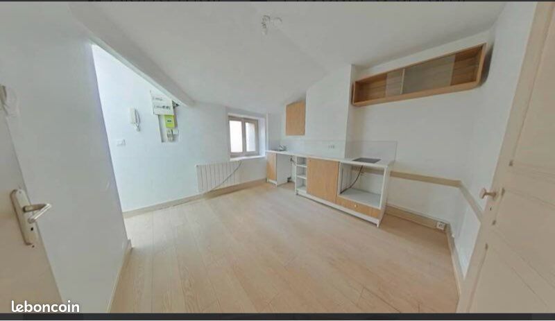 Appartement 2 pièces 24 m² · à Saint-Étienne · 24 m² · 371 €/mois