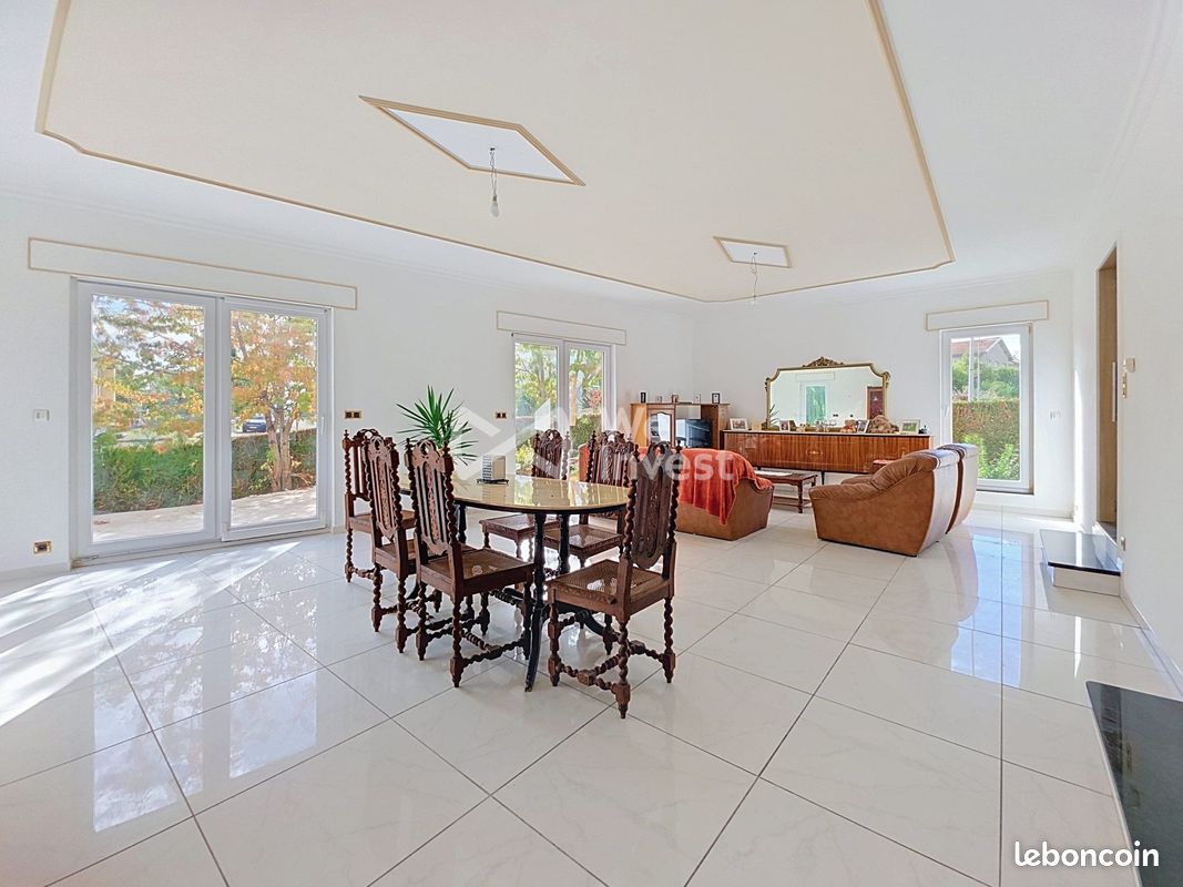 Maison 6 pièces 169 m² · à Mont-Saint-Martin · 169 m² · 322 000 €