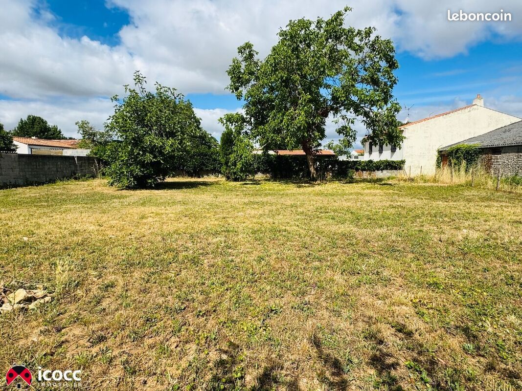 Terrain 898 m² Les Magnils Reigniers · à Les Magnils-Reigniers · 59 500 €
