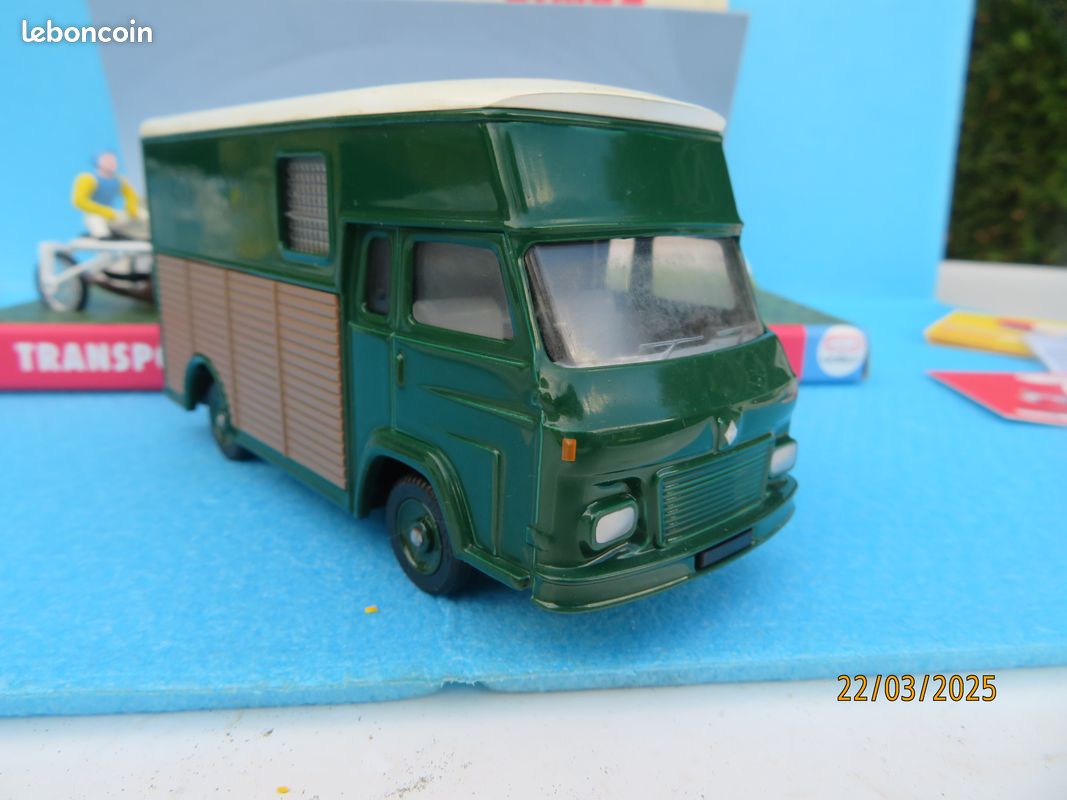NOREV ANCIEN - Saviem Transport de Lait - N° 102 - avec boîte EUR 40,00