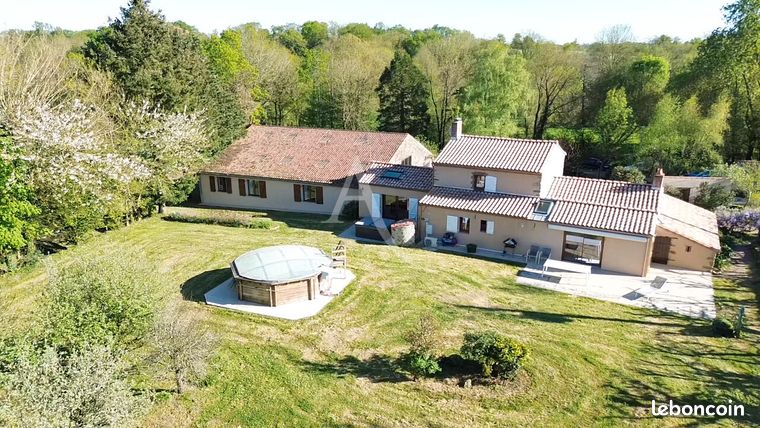 Maison 5 pièces 222 m²