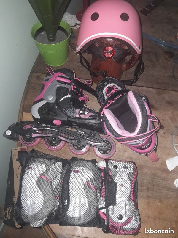 Pattes à roulettes avec tout ses accessoires Jeux Jouets