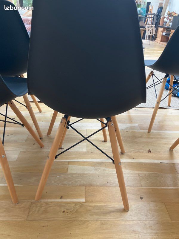6 chaises scandinaves (image 5)