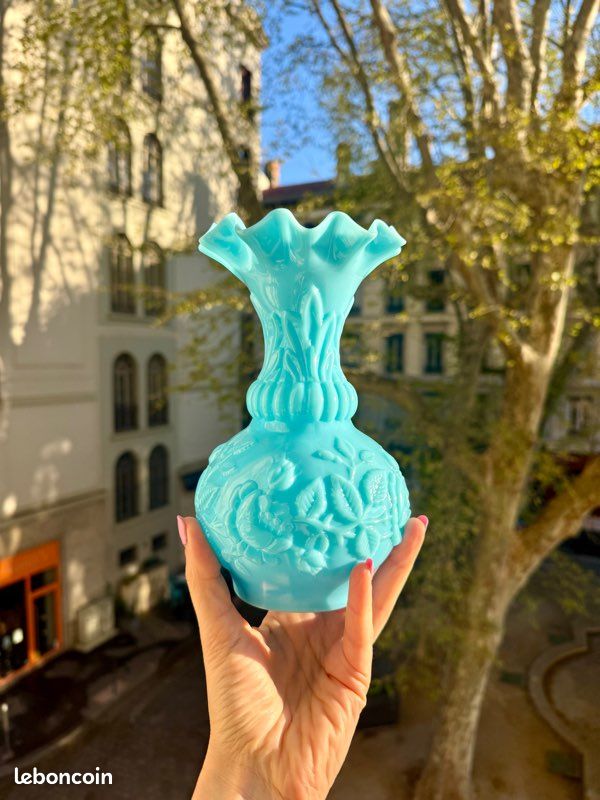 Vase En Opaline Bleue – Vintage, Fabriqué En France, Années 1970 (occasion)