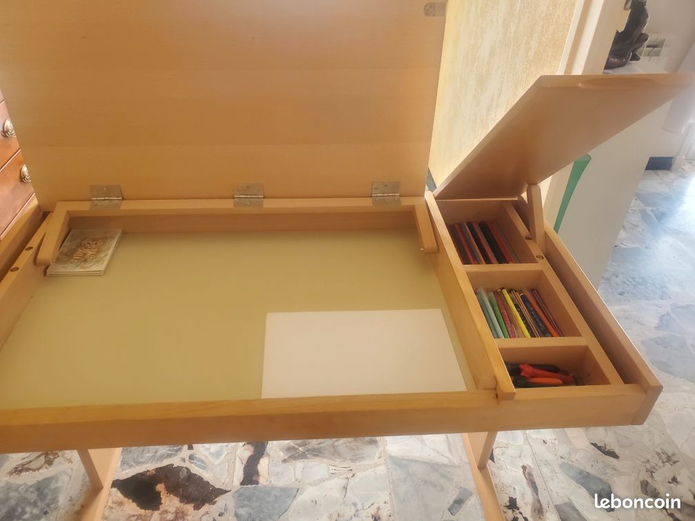 Bureau (image 1)