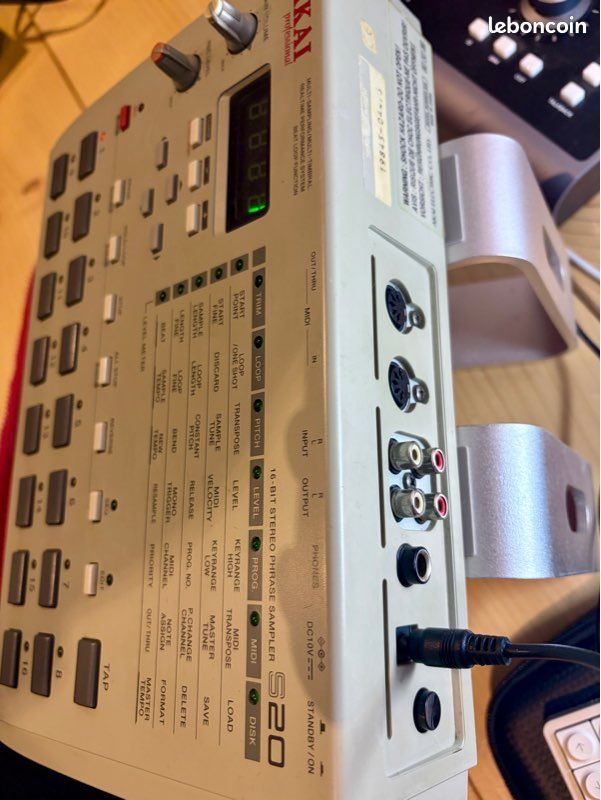 Akai s20 16mb (image 2)