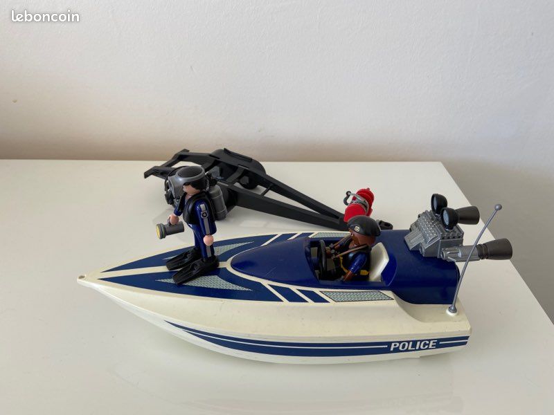 Playmobil police hors bord d’intervention et sa remorque (image 1)