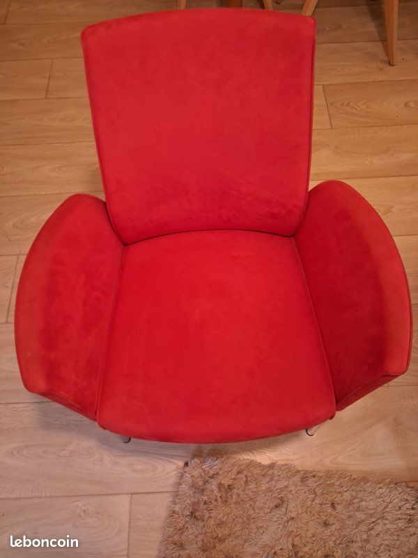 Deux fauteuils rouges (image 4)
