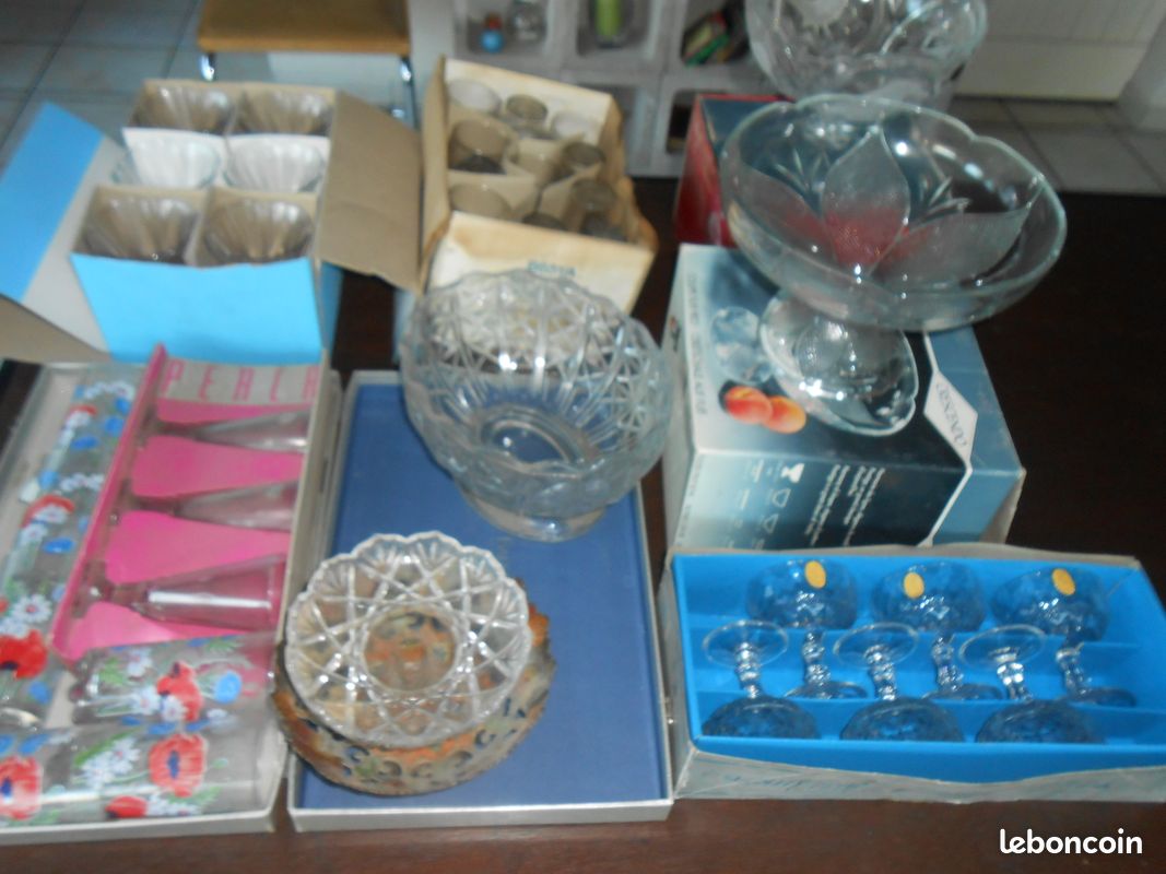 LOT de SALADIERS + VERRES + COUPES...... (image 3)