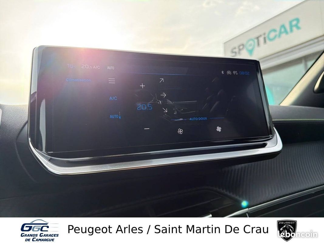 PEUGEOT 2008 Hybrid 145 e-DCS6 GT (image 18)