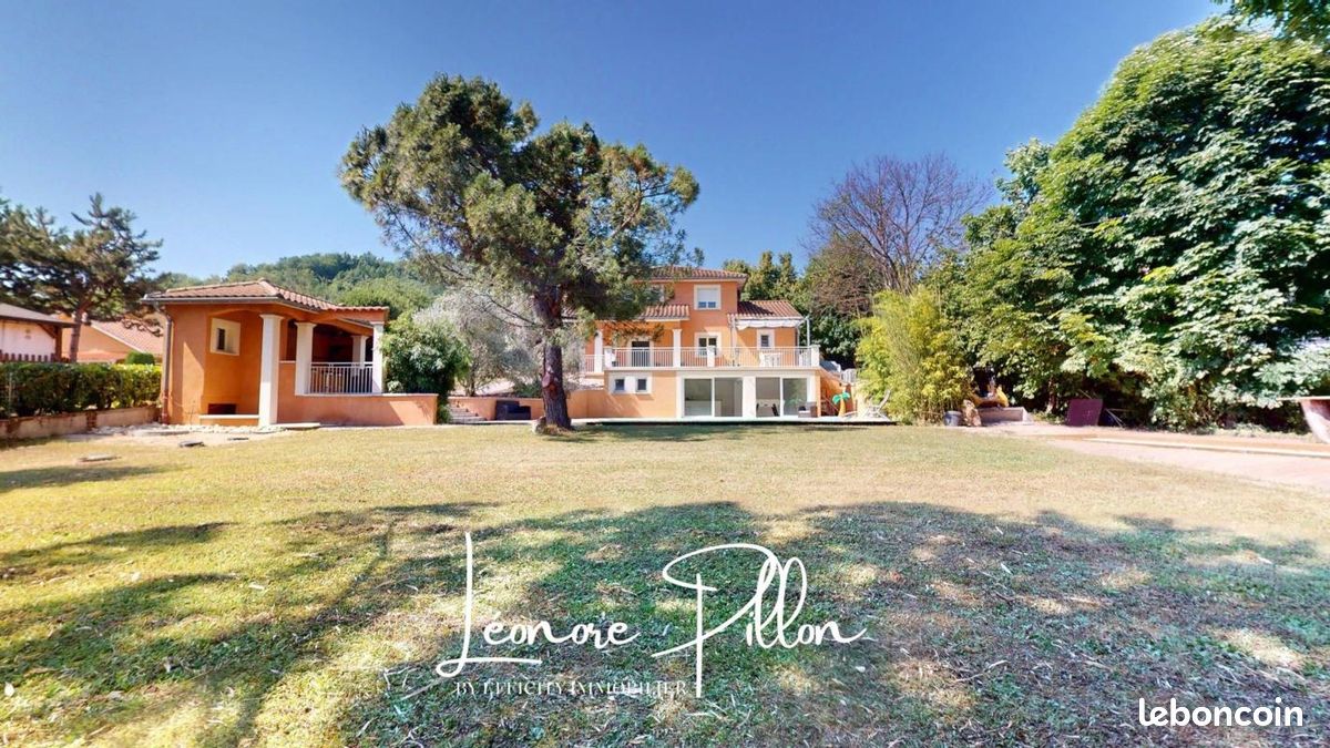 Maison 8 pièces 215 m² · à Cessieu · 215 m² · 499 000 €