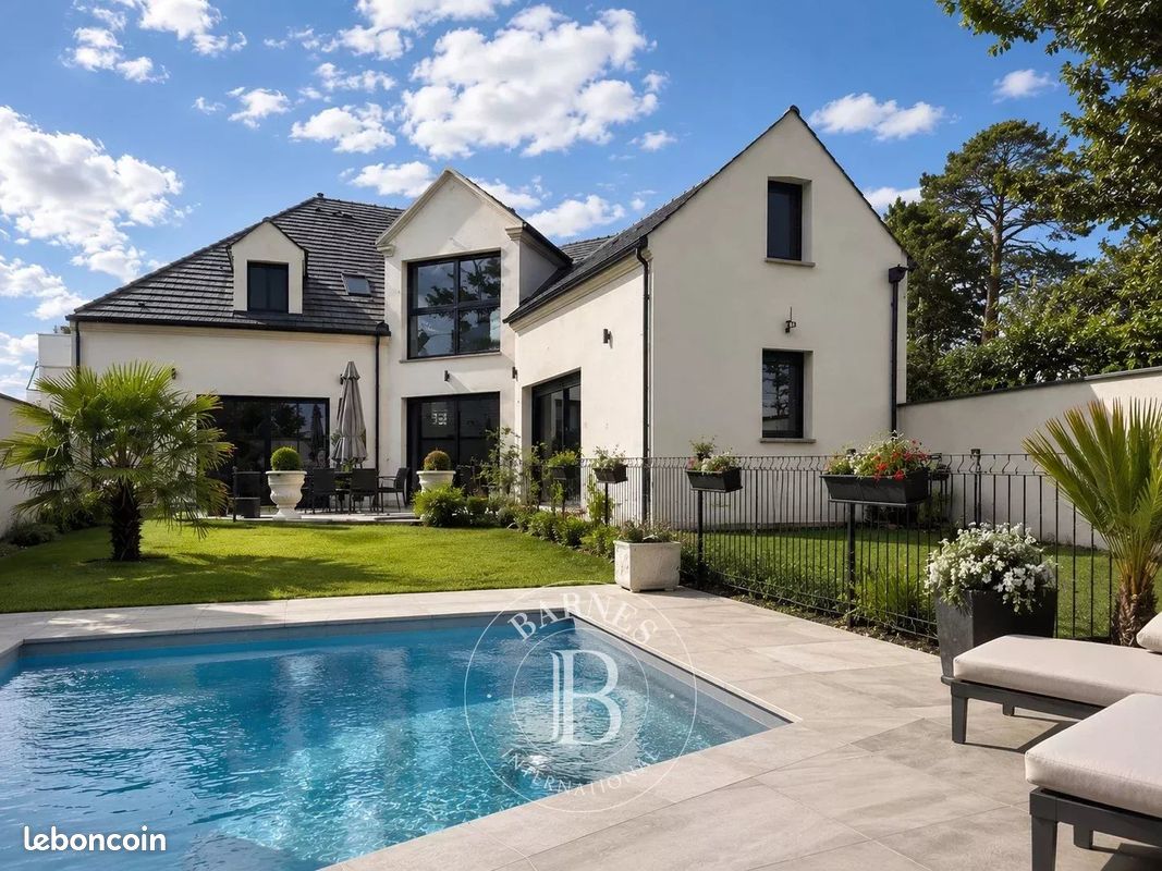 Maison 10 pièces 222 m² · à Lacroix-Saint-Ouen · 222 m² · 750 000 €