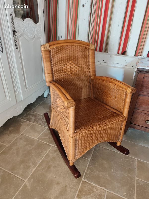 Rocking chair (image 2)