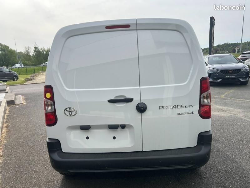 Toyota PROACE CITY Medium Electric 136ch 50 kWh Start Confort 3P MY25 (image 7)