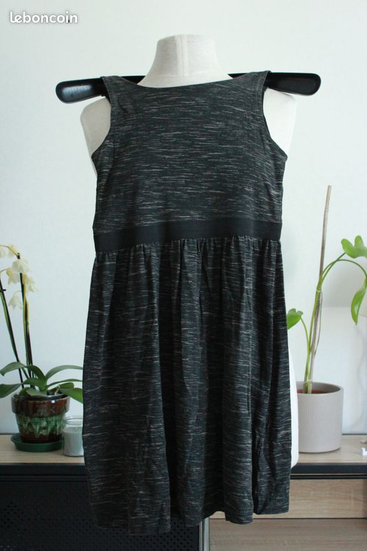 Robe noire à bretelles et taille élstique H&M 12 ans (image 2)