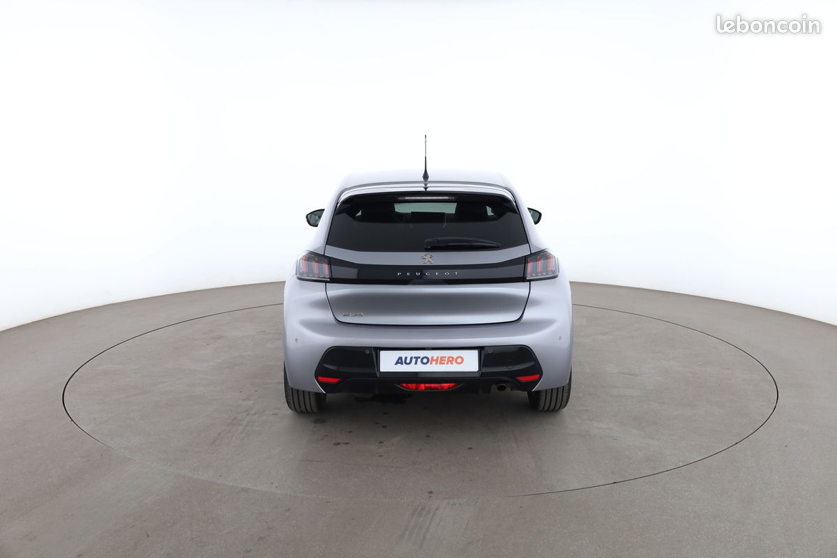 Peugeot 208 1.2 PureTech Allure Pack 100 ch (image 12)