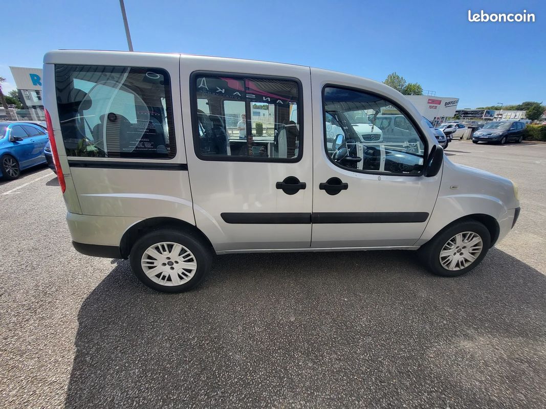 Fiat doblo family 1.9 mjt / 7 places / distri + embrayage + vidange + bougies + vanne egr neuve (image 6)