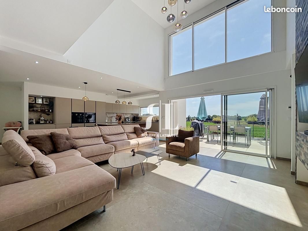 Maison 8 pièces 326 m² · à Caudan · 326 m² · 682 500 €