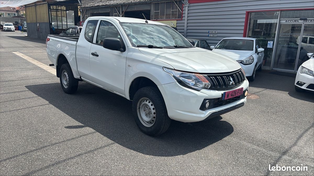 Mitsubishi L200 2.4 DI-D 154CH CLUB CAB INFORM CLIM (image 4)
