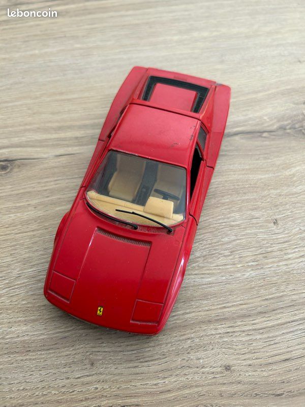 Voiture miniature Ferrari rouge testa rossa bburago italy 1/24 (image 1)