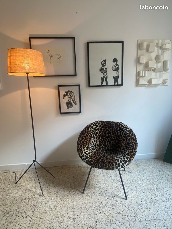 Lampadaire tripode vintage métal années 60 (image 1)