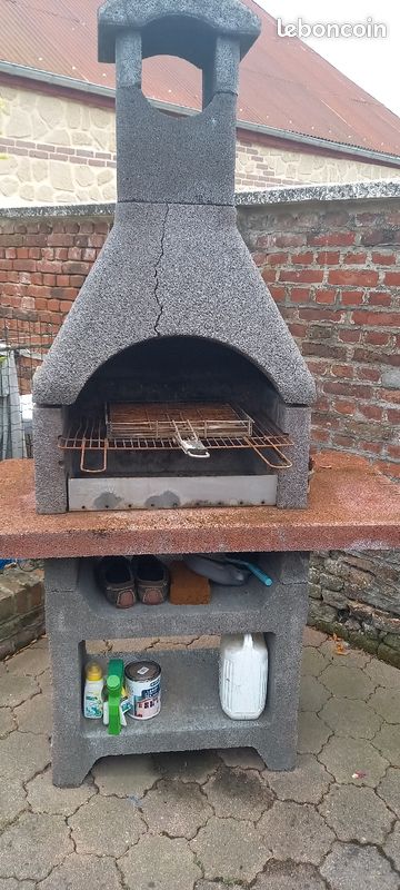 Barbecue en ciment (image 1)