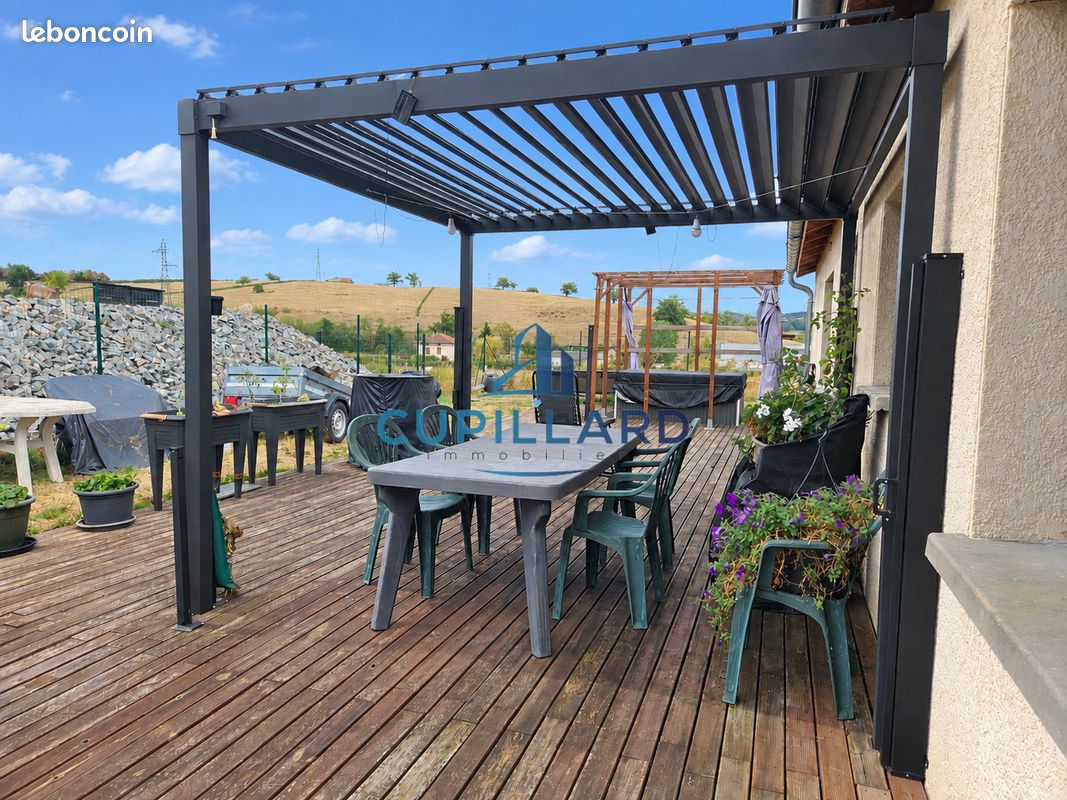 Maison 5 pièces 92 m² · à Charlieu · 92 m² · 230 000 €