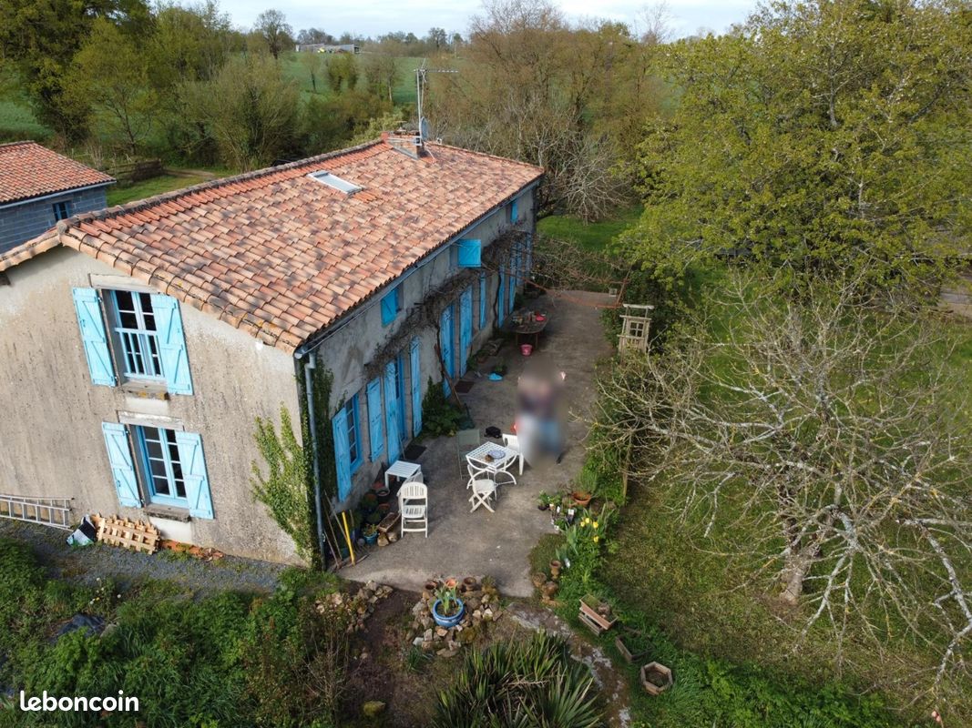 Maison 5 pièces 141 m² · à Saint-Pardoux-Soutiers · 141 m² · 169 000 €