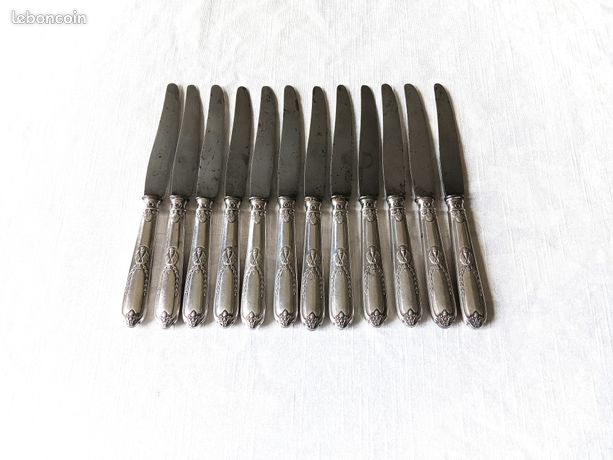 Lot De 12 Couteaux à Entremets En Métal Argenté - Orfèvre Guildart Sfam - Art De La Table