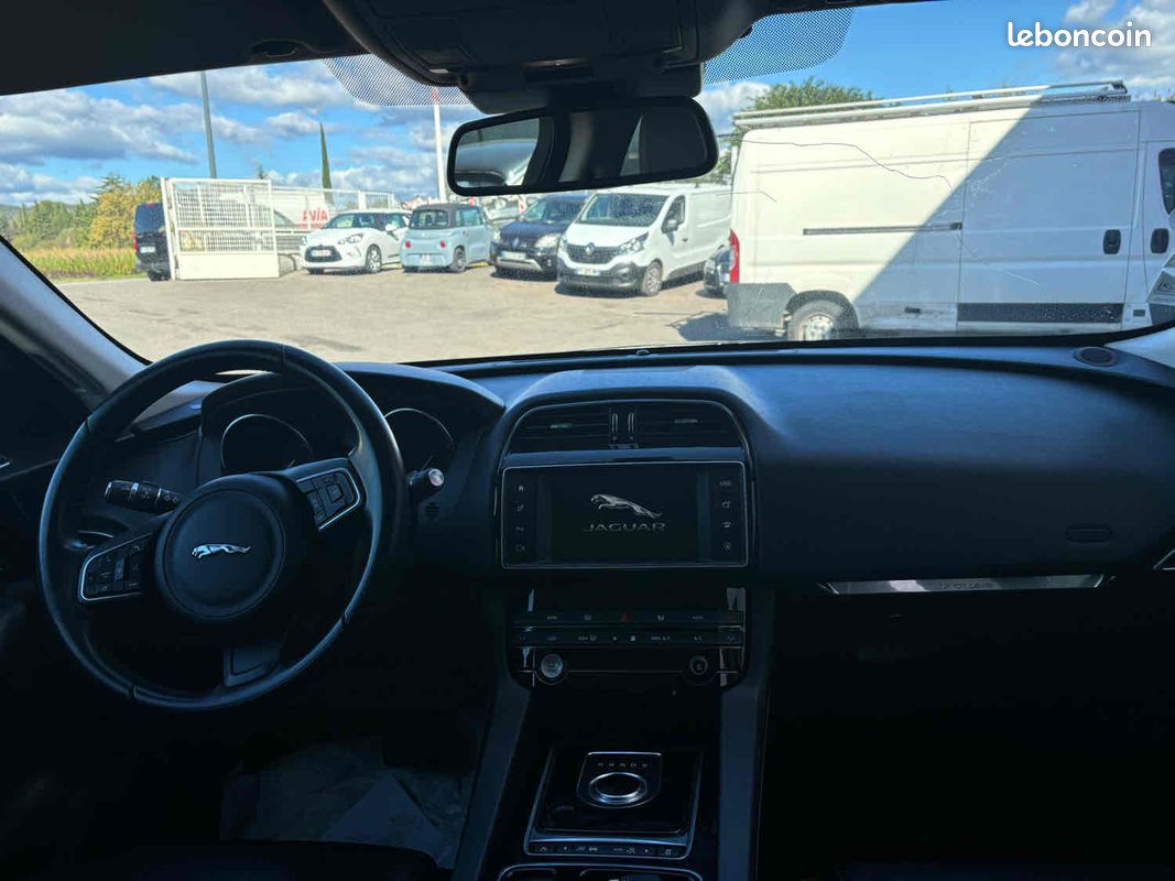 Jaguar f-pace 2017 (image 11)