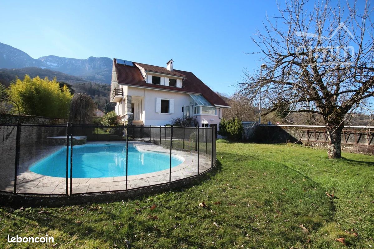Maison 10 pièces 185 m² · à Chapareillan · 185 m² · 498 000 €