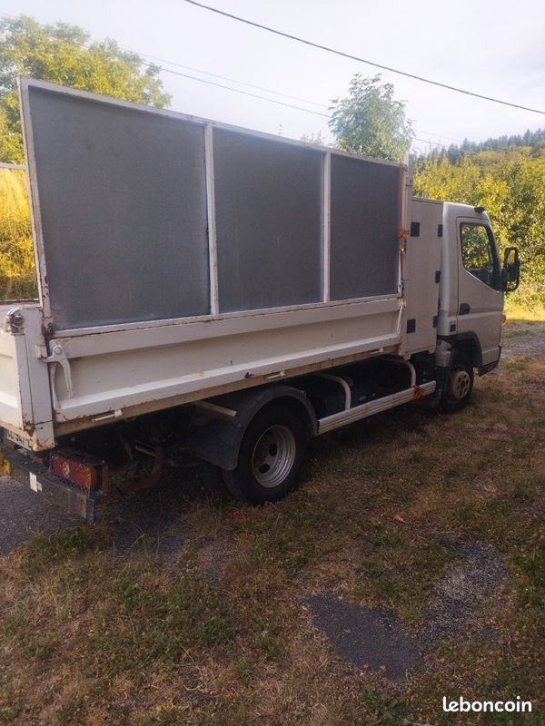 Mitsubishi Fuso canter (image 1)