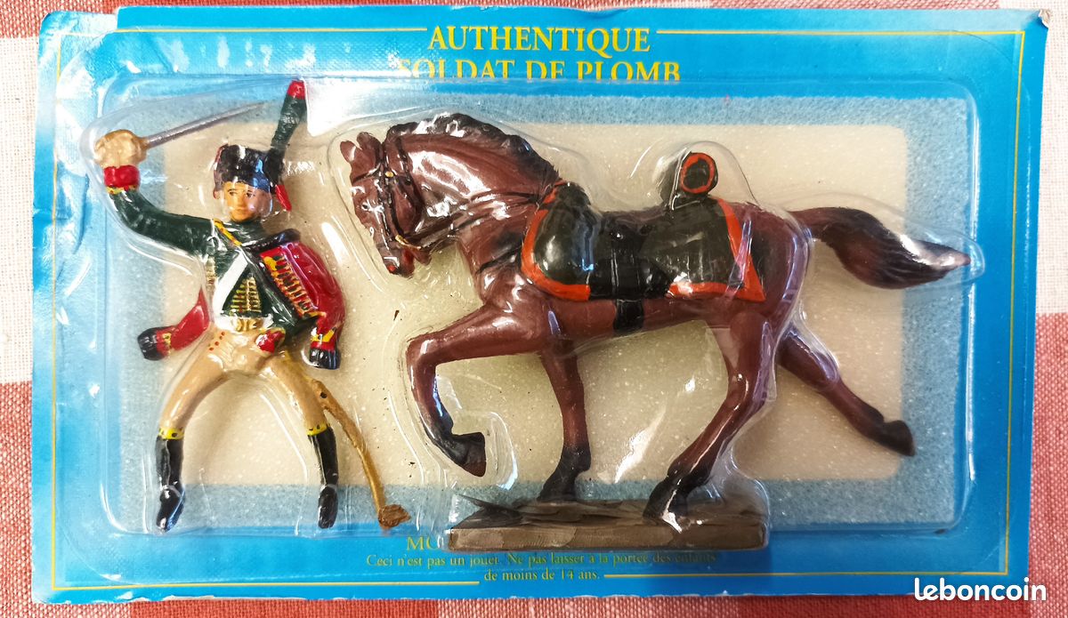 COLLECTION 100 SOLDAT plomb zamac kinder surprise ancien et recent socle rond EUR 42,50 - FR