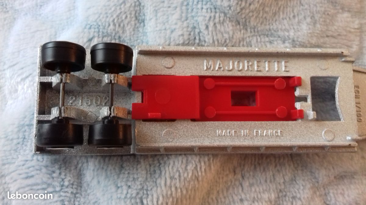 MAJORETTE REMORQUE SCHELL 1/60 très bon état et dure à trouver EUR 8,50