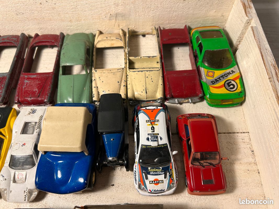 Jouets Miniatures Dinky Toys en tôle