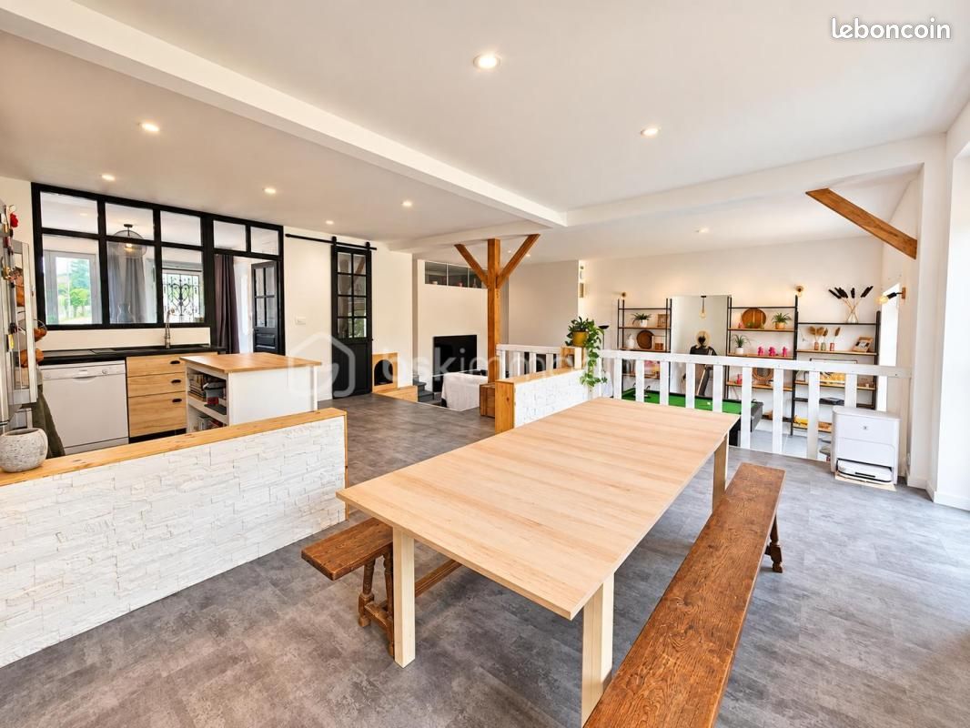 Maison 8 pièces 250 m² · à Chevru · 250 m² · 325 000 €