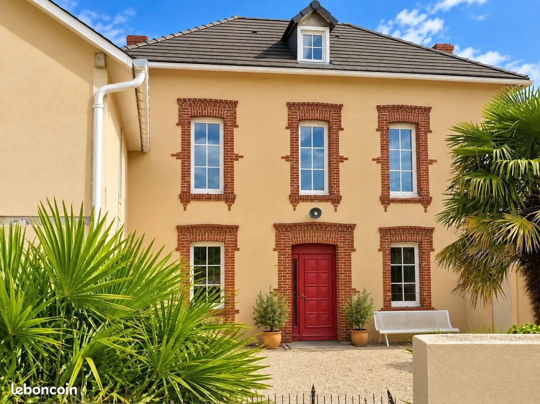 Maison 8 pièces 210 m² · à Aureilhan · 210 m² · 262 000 €