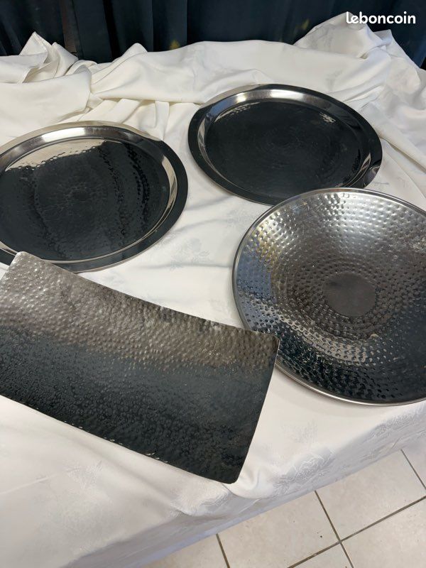 Lot de plateaux en métal (image 1)