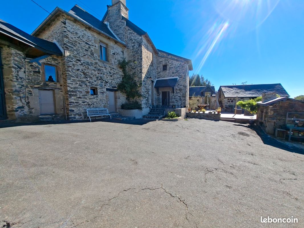 Maison 5 pièces 182 m² · à Donzenac · 182 m² · 850 000 €