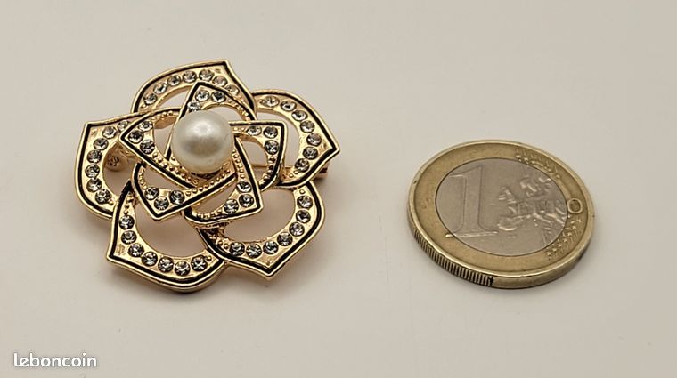 Broches Pour Femme Fleur Rose Cristal Autrichien Fleur Fleur Camélia Rose Floral Feuille Designs Vêtements Accessoires épingles