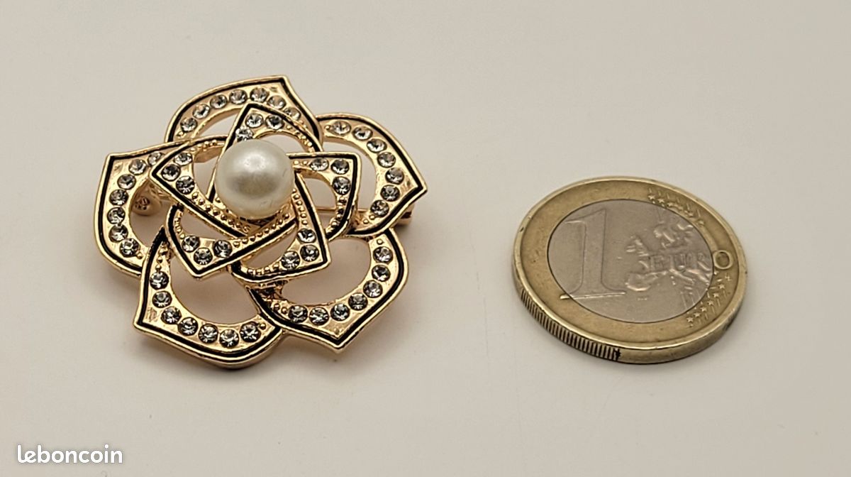 Broche Vintage Fleur émaillée - Alliage Doré, Multicolore, En Bon état D'occasion