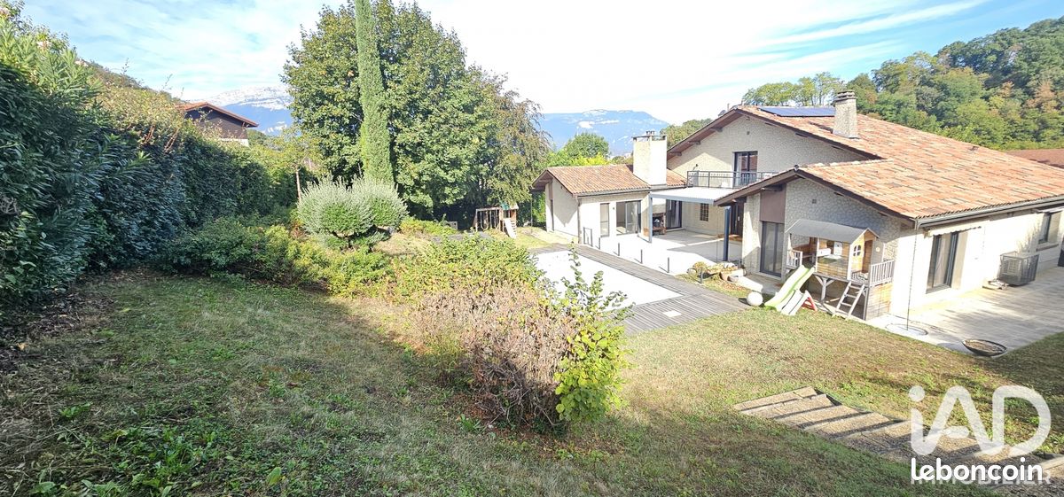 Maison 9 pièces 272 m² · à Eybens · 272 m² · 745 000 €