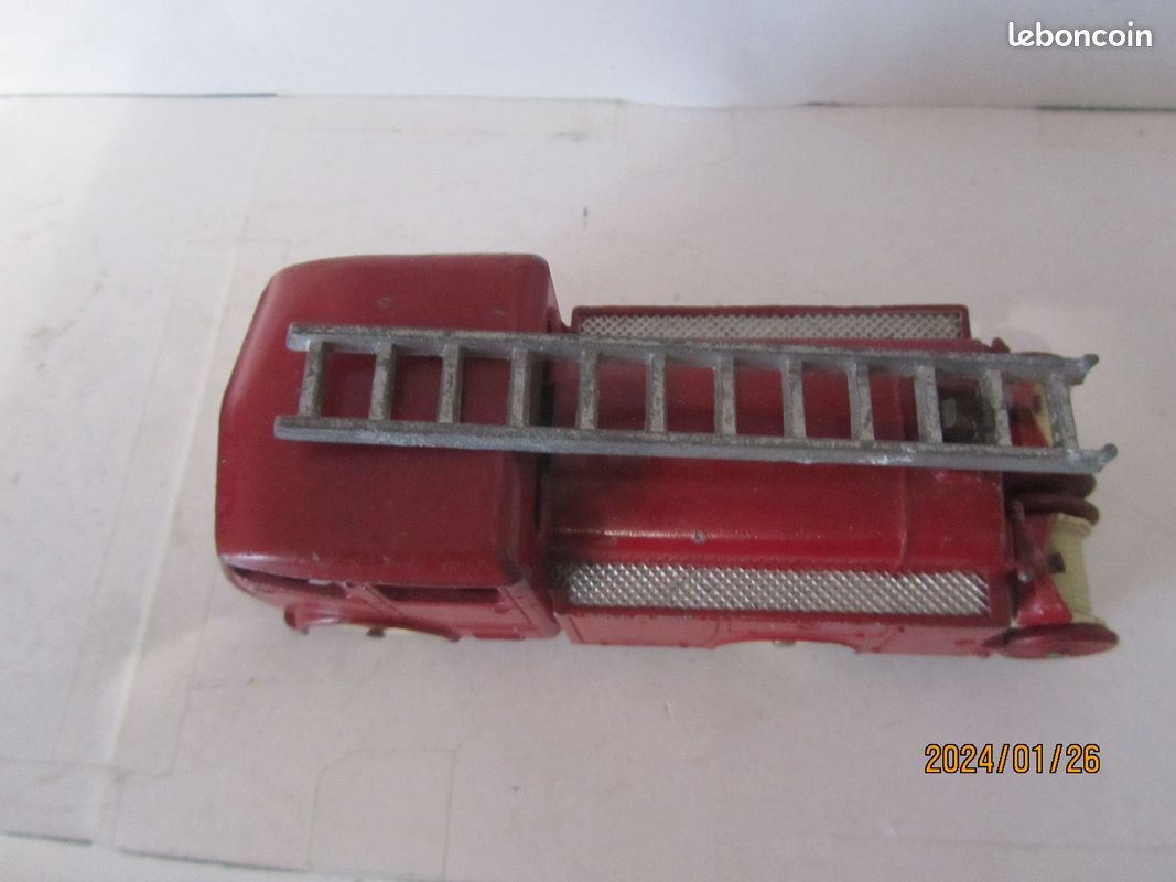 DINKY TOYS Berliet 1er secours 32E support échelle avant