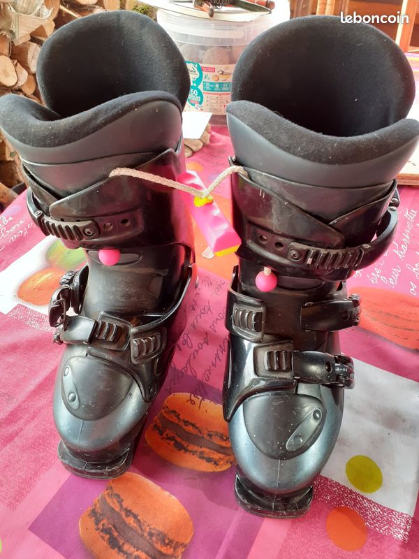 Vends 2 paires de chaussures de ski de marque rossignol très peu servi du 37 et du 41 prix 20 (image 1)