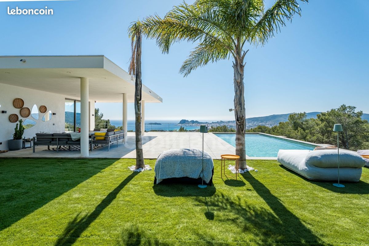 Maison 8 pièces 335 m² · à Ceyreste · 335 m² · 4 350 000 €
